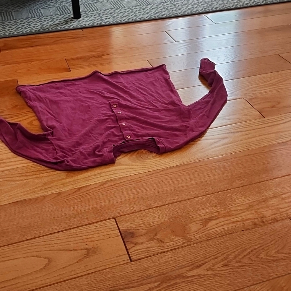 Maroon button top
